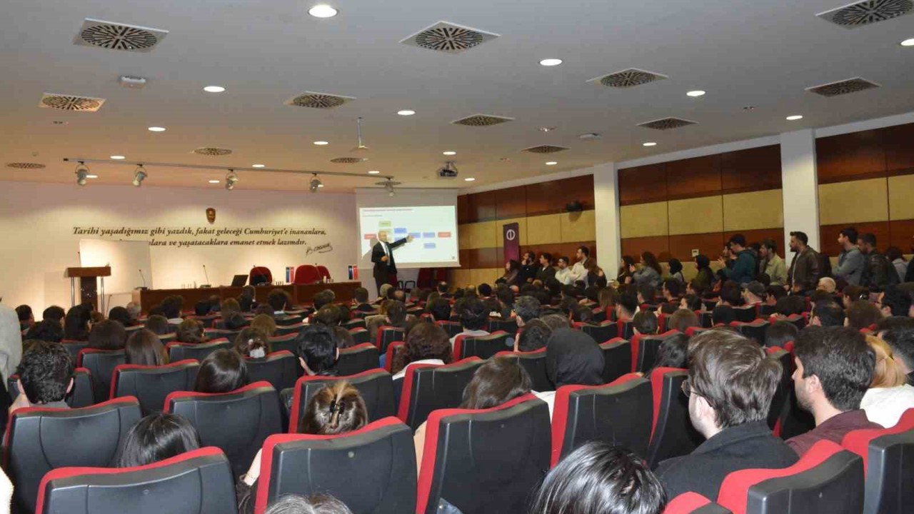 TCMB Başkan Yardımcısı Akçay: "Merkez Bankası olarak enflasyonla mücadele noktasında oldukça kritik bir süreçten geçiyoruz"
