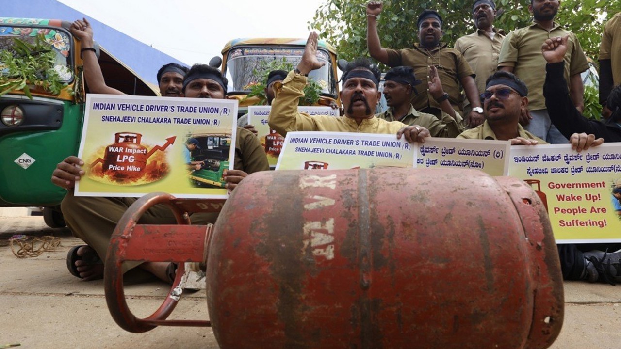 Hürmüz’de Hint gemilerine uygulanan yasak nedeniyle Hindistan’da gaz krizi
