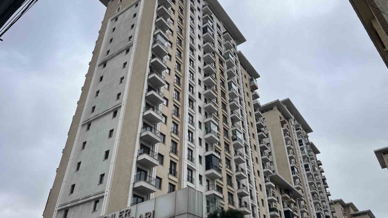 Esenler’de sitedeki silahlı kavgada 19 yaşındaki genç hayatını kaybetti
