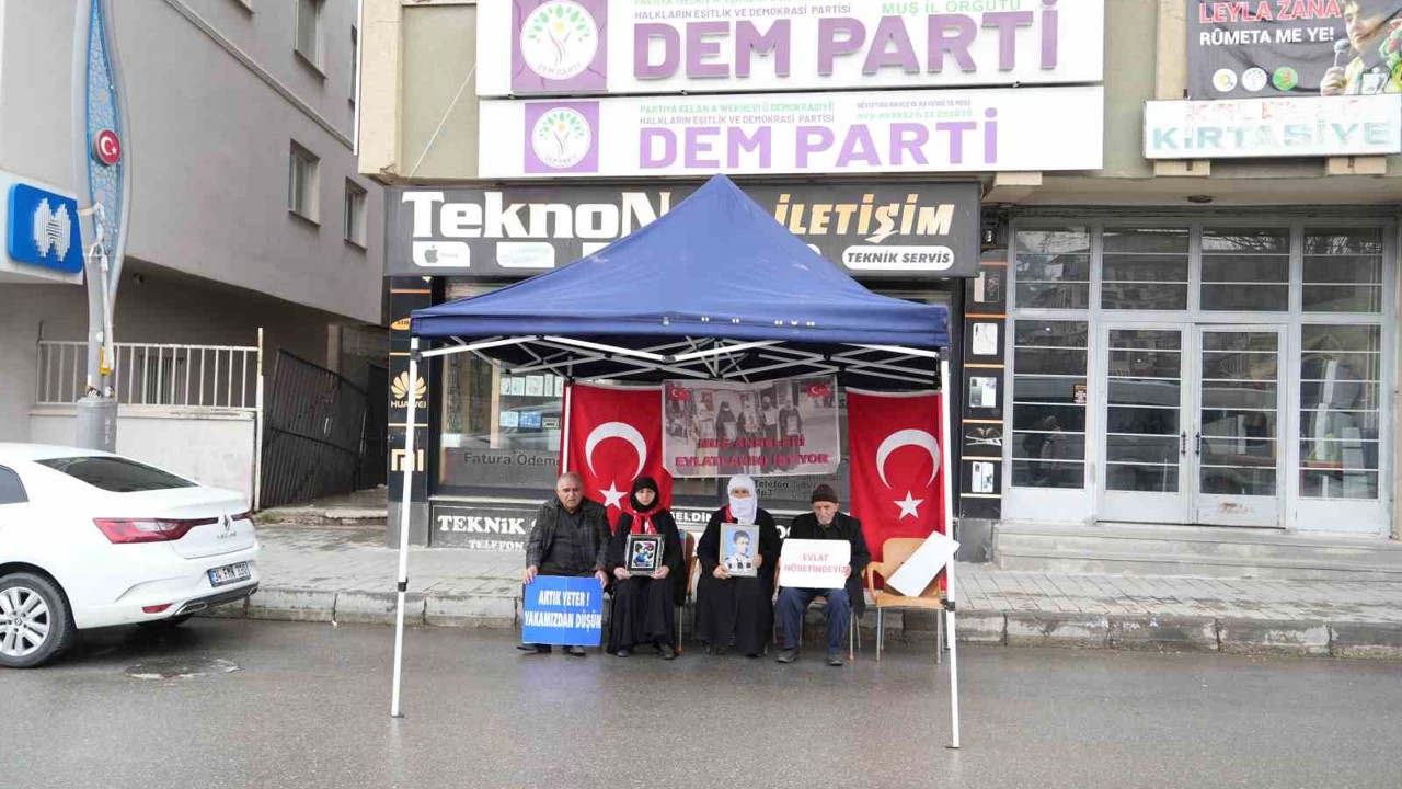 Muş’ta evlat nöbeti devam ediyor
