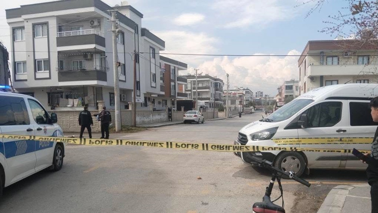 Uzaklaştırma kararını kaldırttığı kocası tarafından bıçaklanan kadın ağır yaralandı
