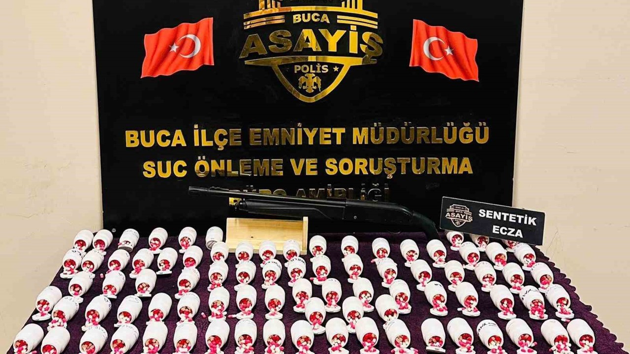 İzmir’de 5 bine yakın uyuşturucu hap ele geçirildi
