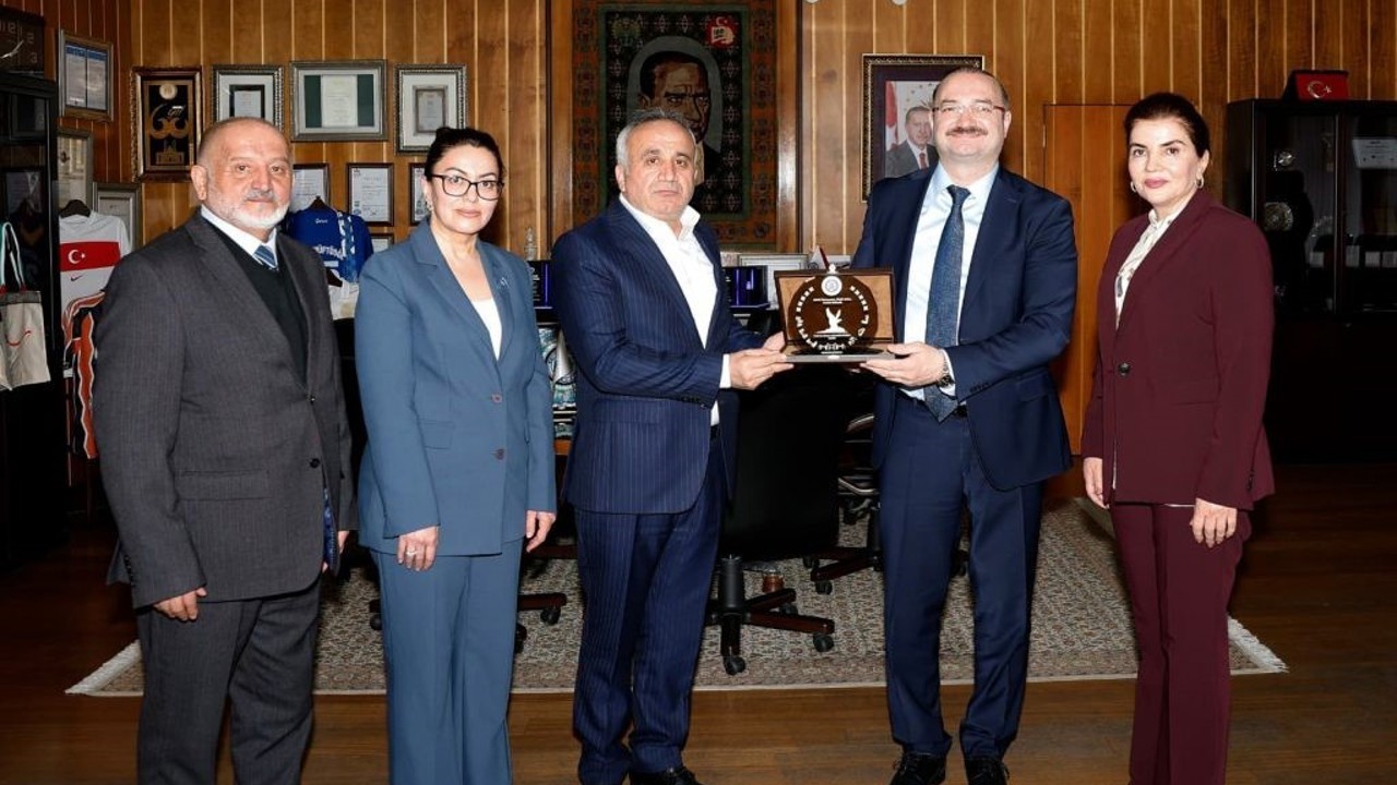 Azerbaycan Tıp Üniversitesi ile akademik iş birliği görüşmesi gerçekleştirildi
