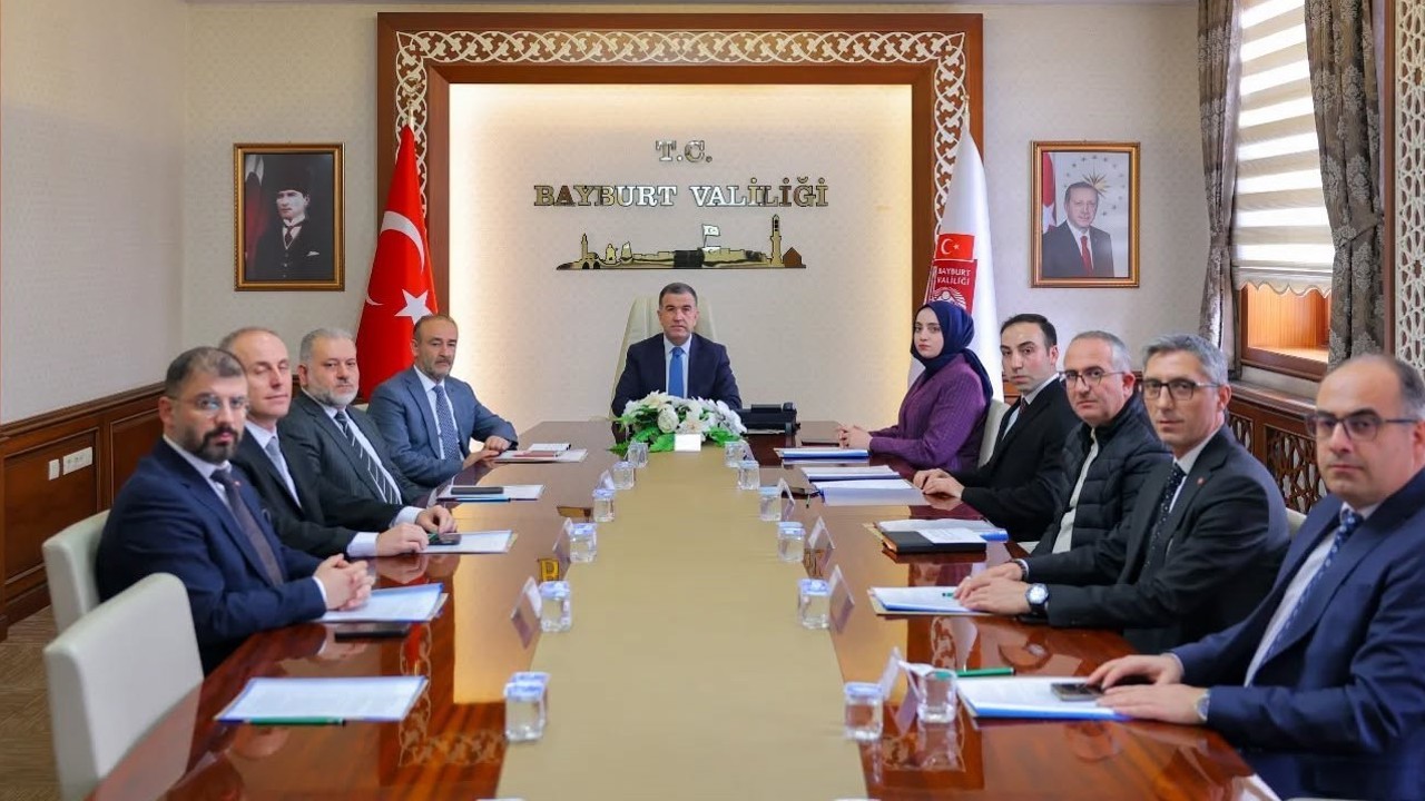 Bayburt’ta hayvanları korumaya yönelik sürdürülen çalışmalar toplantıda değerlendirildi
