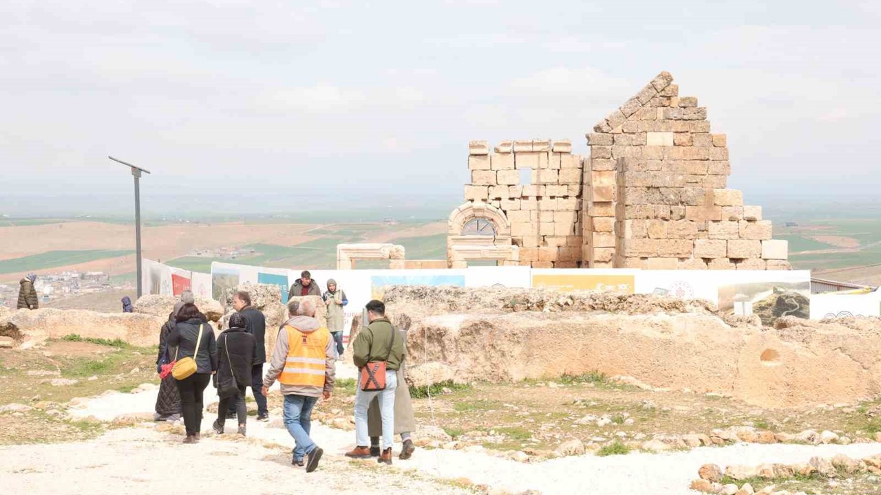 Zerzevan Kalesi yağışlı havaya rağmen bayramda 13 bin kişi ağırladı
