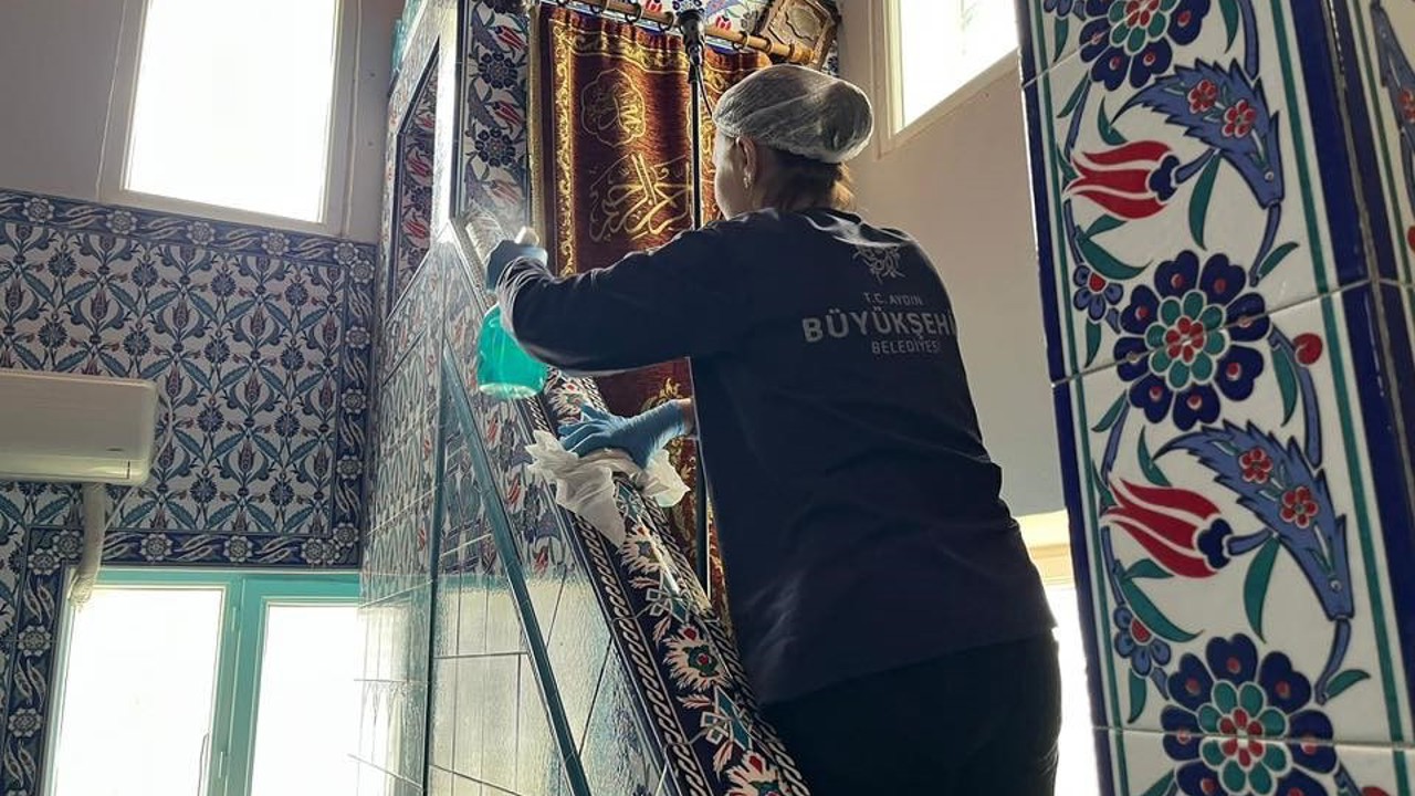 Aydın Büyükşehir’den Karacaören’de camilerde temizlik çalışması
