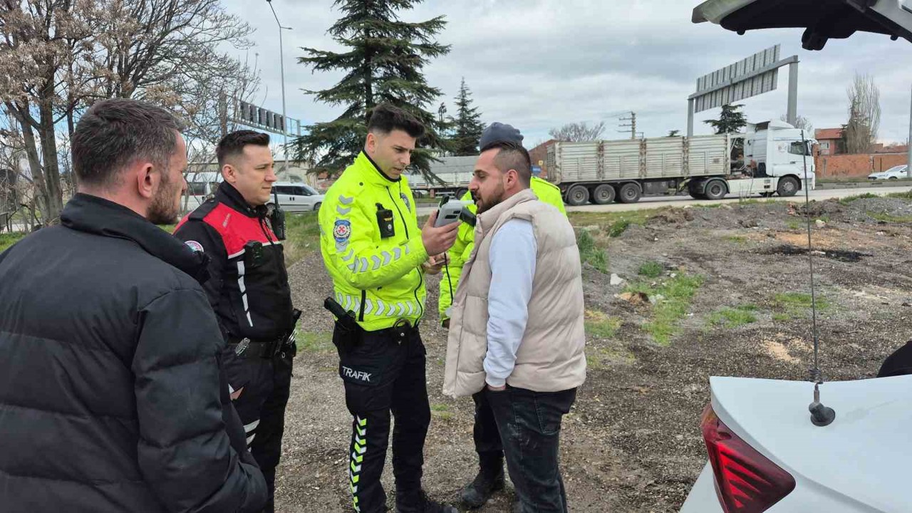 Muayenesiz araçla makas atan alkollü sürücüye 62 bin 719 TL ceza
