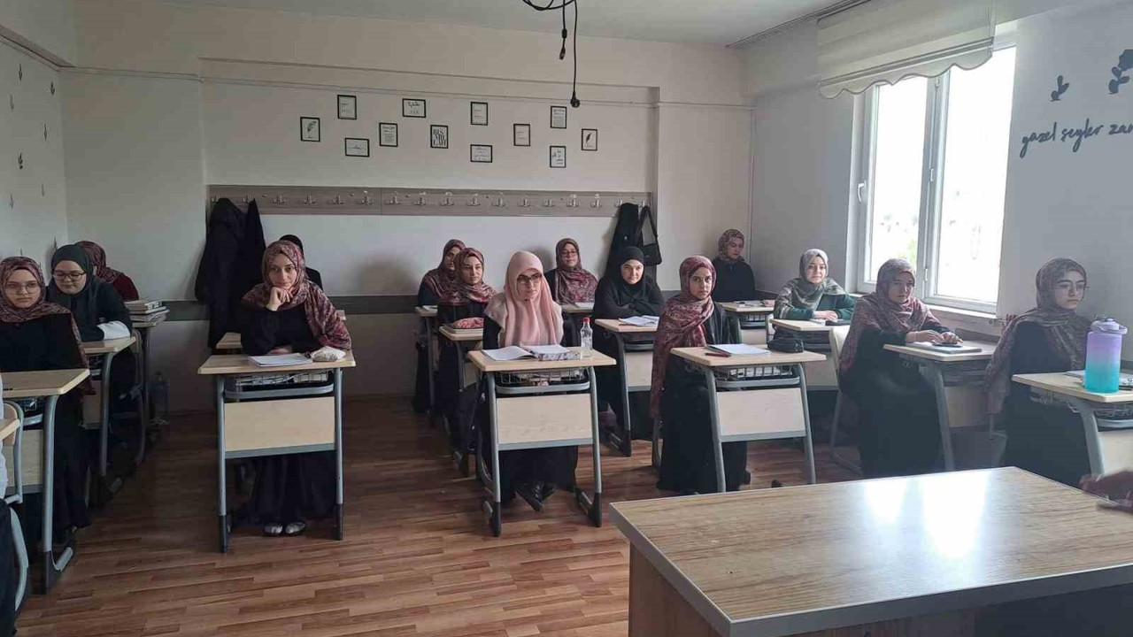 Müftü İmamoğlu: "Müslümanlar Kur’an-ı Kerim’i anlamalı ve hayatlarının merkezine almalı"
