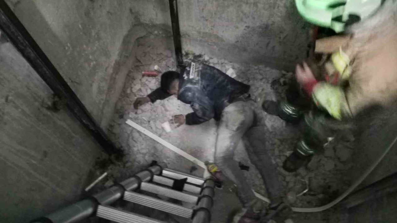 Asansör boşluğuna düşen işçi yaralandı
