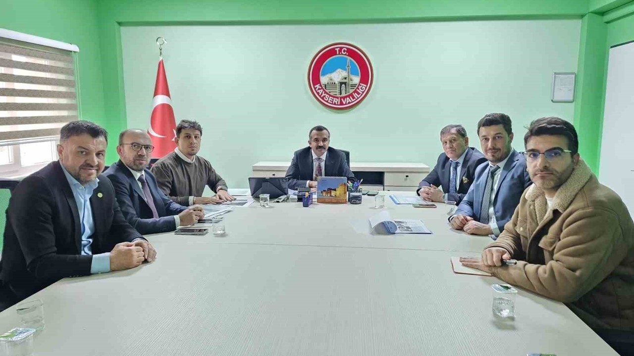 Kayseri’de 12 ay kayak imkânı: Kayak Simülatörü Projesi değerlendirildi
