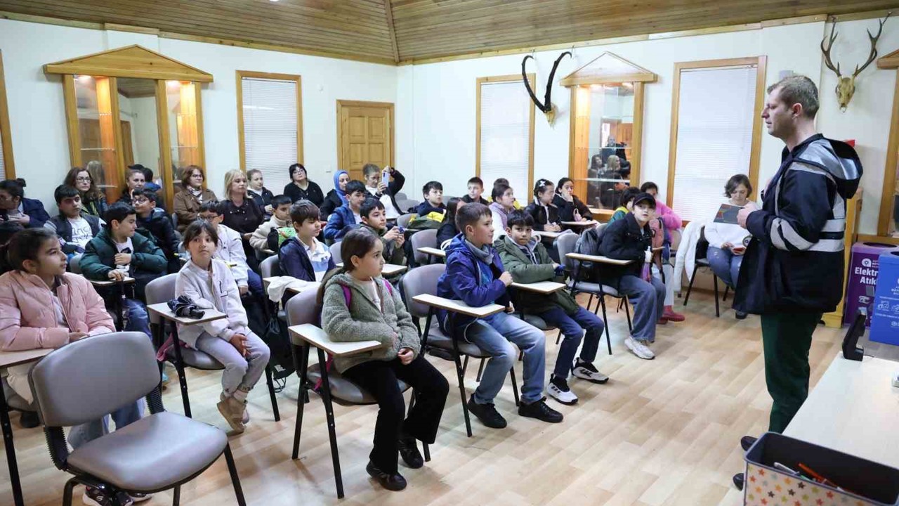 Büyükşehir Belediyesi çocuklara suyun önemini anlatıyor
