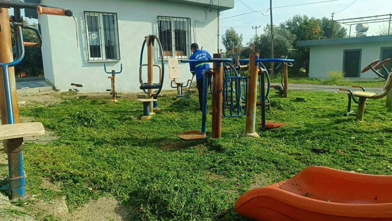 Akdeniz’de bahar temizliği: Parklar yaza hazırlanıyor

