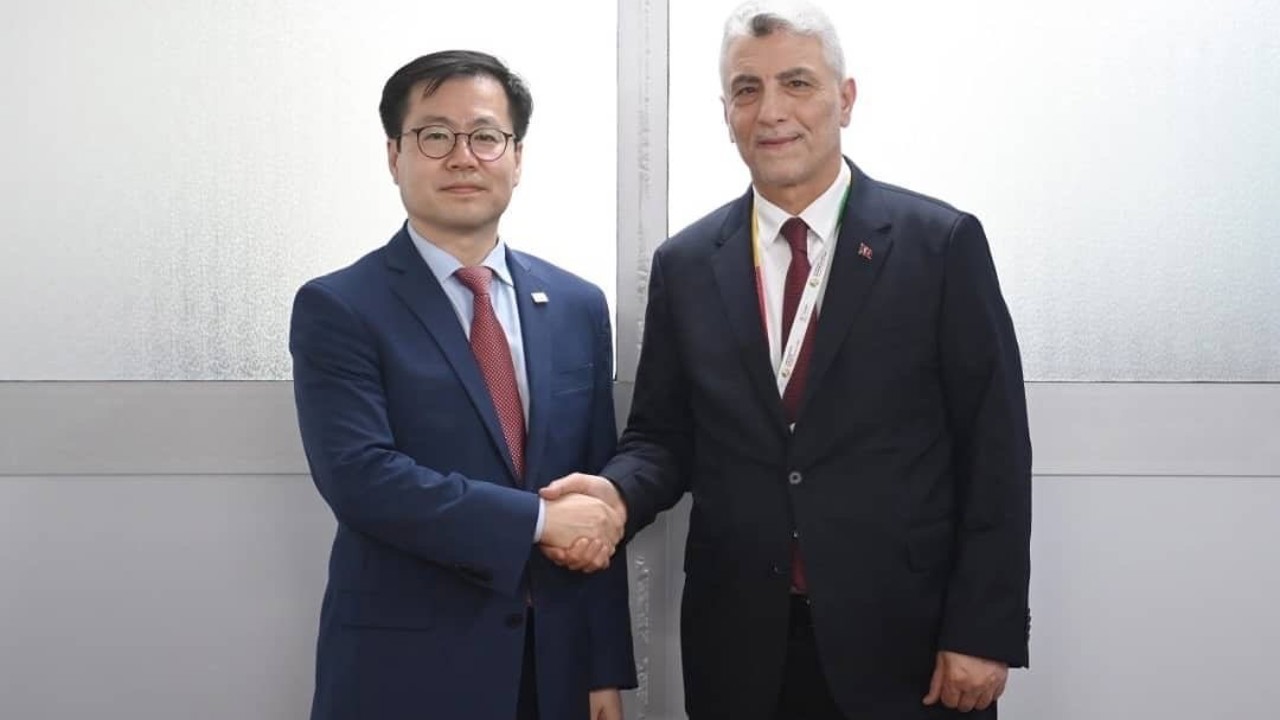 Bakan Bolat, Yaounde’de Güney Koreli Bakan Han-Koo ile görüştü
