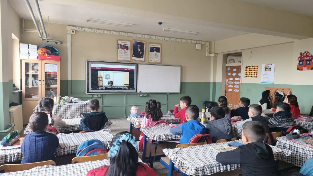 Ağaçören’de finansal okuryazarlık dersi başladı
