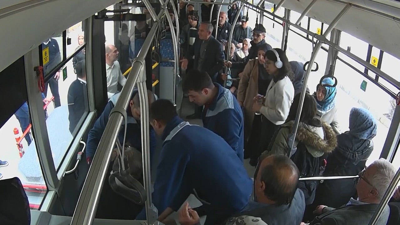 Elazığ’da otobüs şoförü rahatsızlanan yolcuyu hastaneye yetiştirdi
