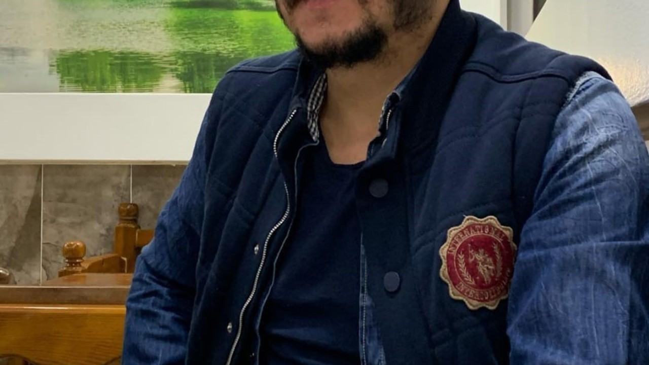 Sevgilisine ateş ederken araya giren arkadaşını başından vurdu, intihar etti
