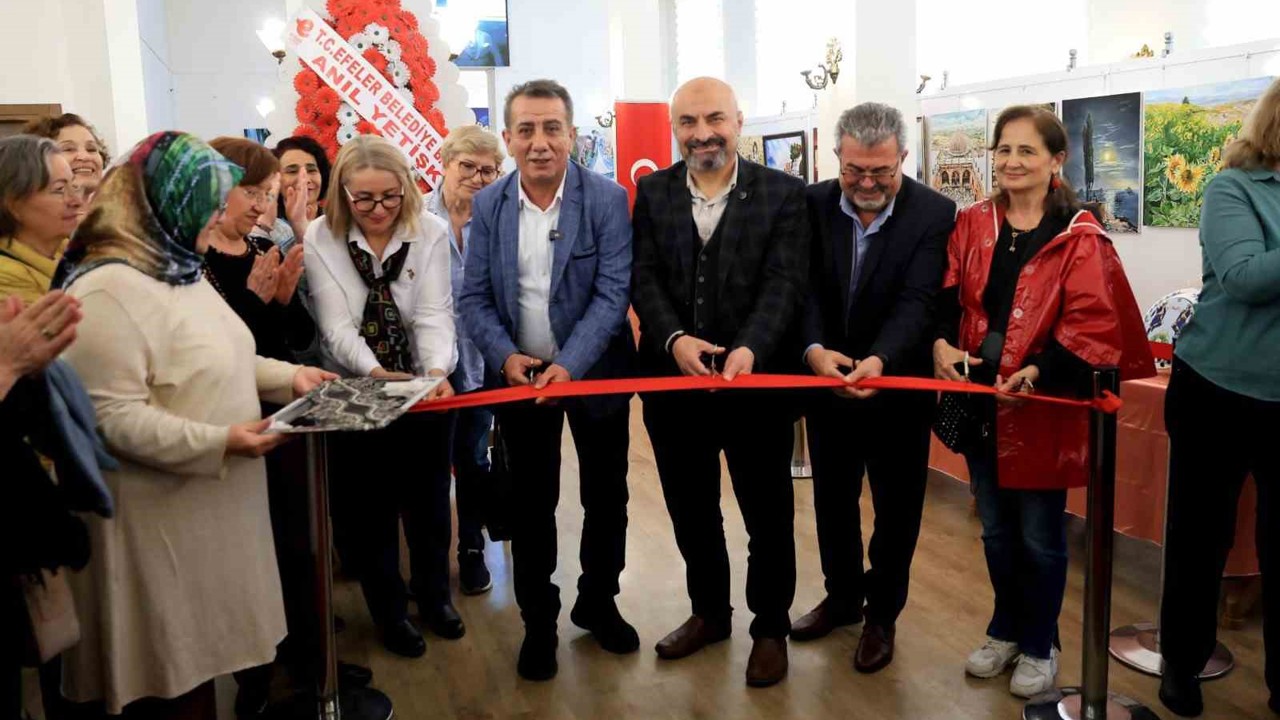 Efeler’de el emeği göz nuru eserler görücüye çıktı
