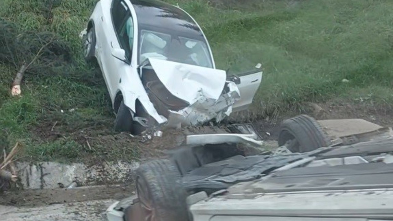 Kontrolden çıkan elektrikli araç otoparkı savaş alanına çevirdi
