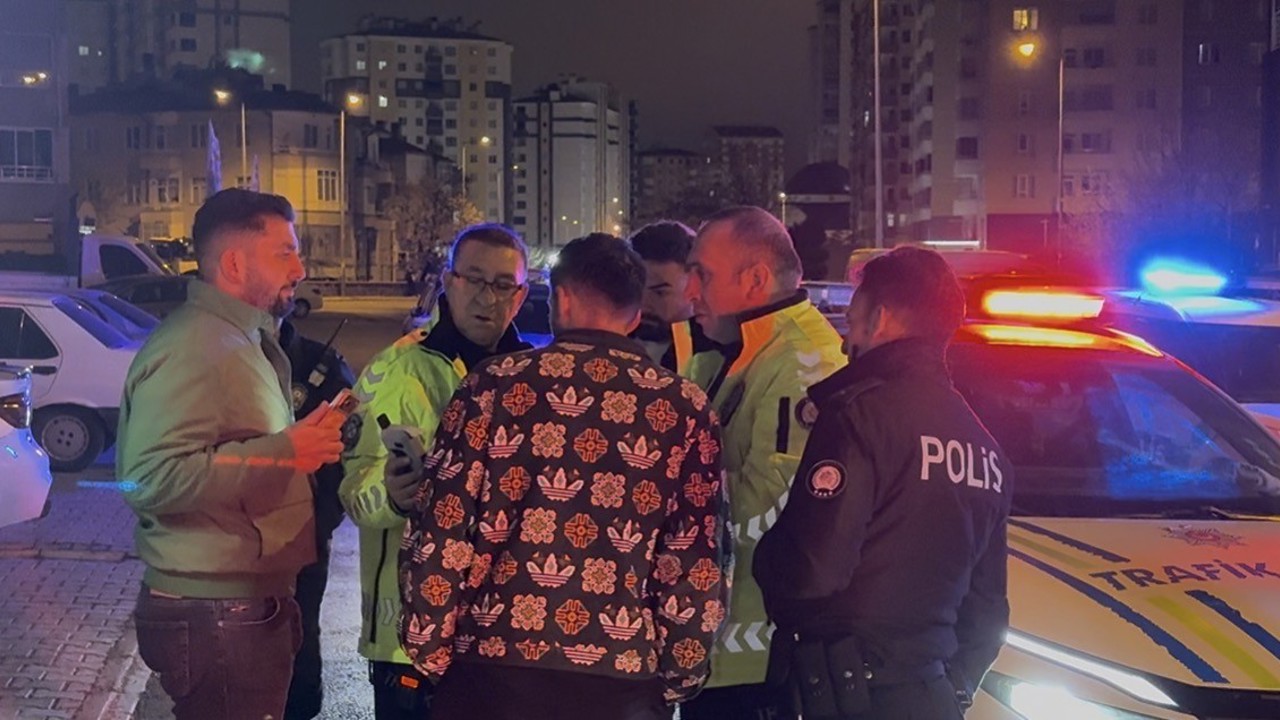 Kayseri’de polis ekiplerinden kaçan 2 alkollü sürücüye 920 bin TL idari para cezası yazıldı
