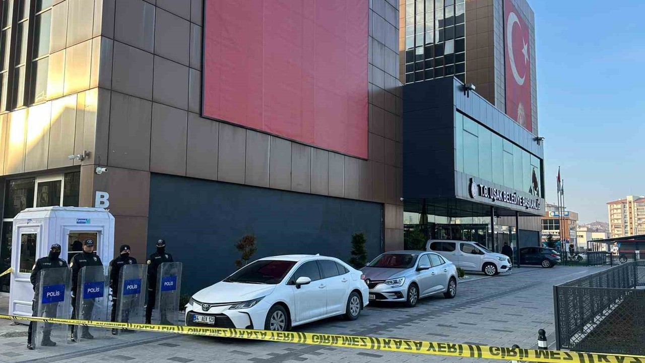 Rüşvet operasyonunda ekiplerin çalışmaları sürüyor
