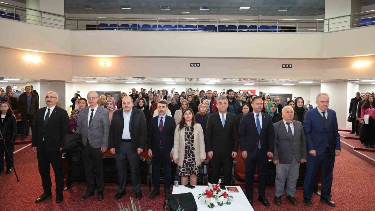 Öğretmenlere  "Güvenli Gelecek İçin Dijital Okuryazarlık" bilgilendirmesi
