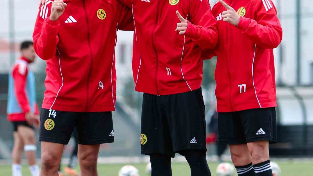 Eskişehirspor’da Karşıyaka mesaisi sürüyor
