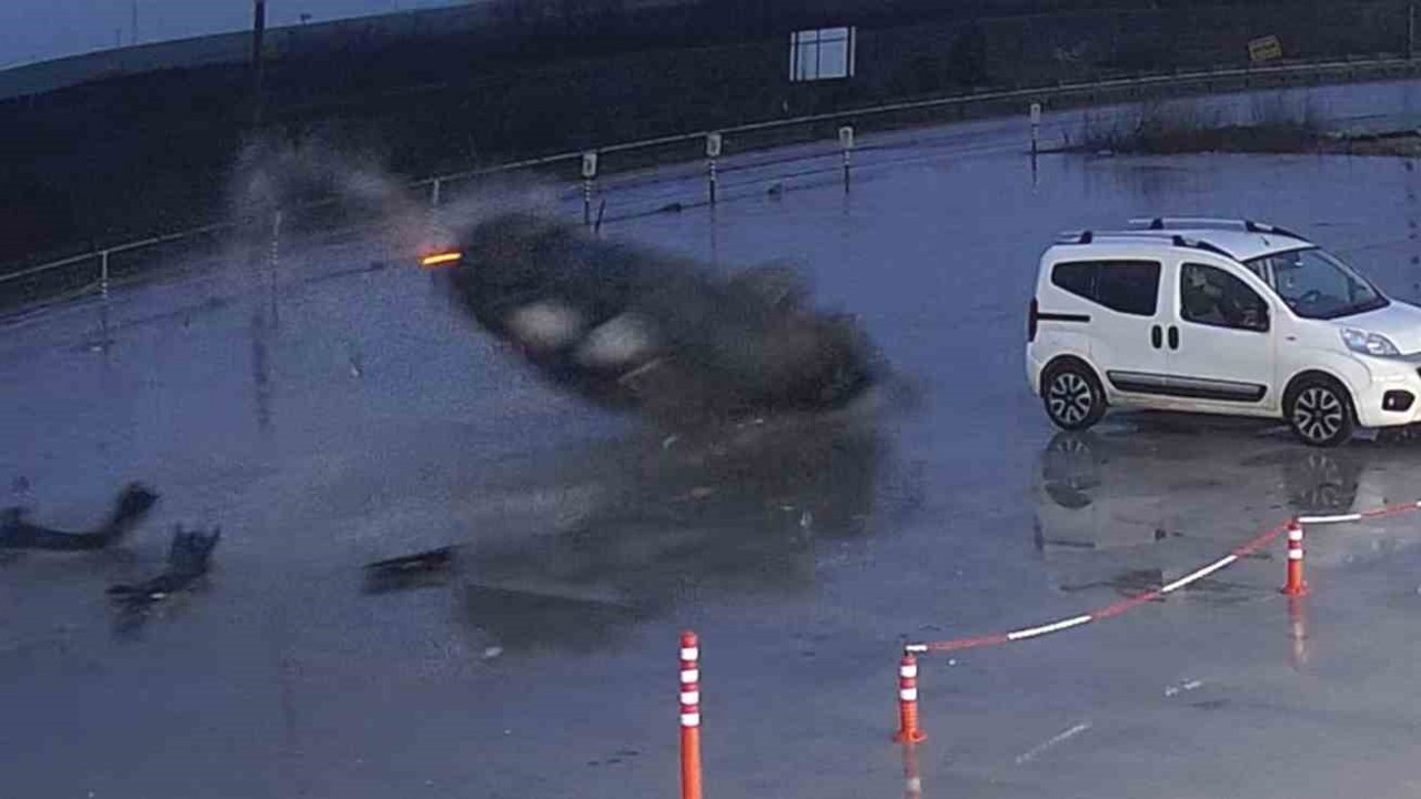 Otomobilin 60 metre boyunca defalarca takla attığı kaza kamerada
