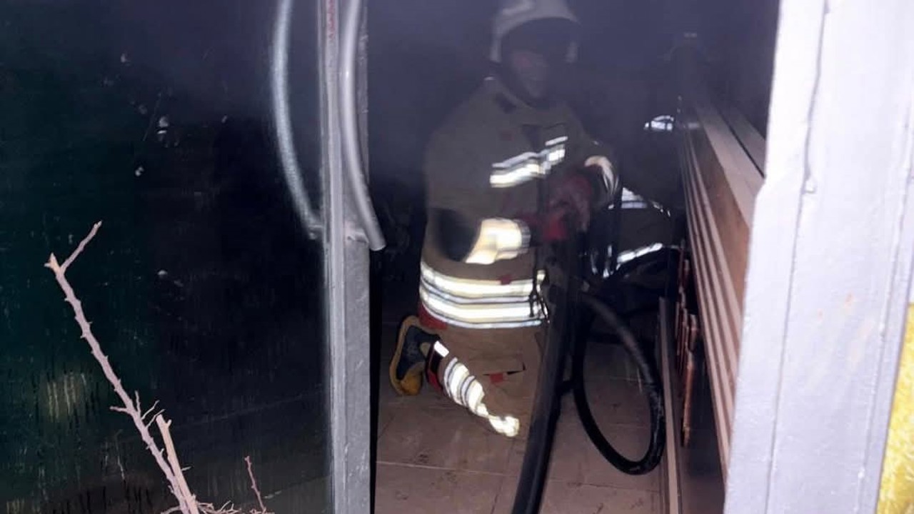 Antakya’da iş yeri alevlere teslim oldu
