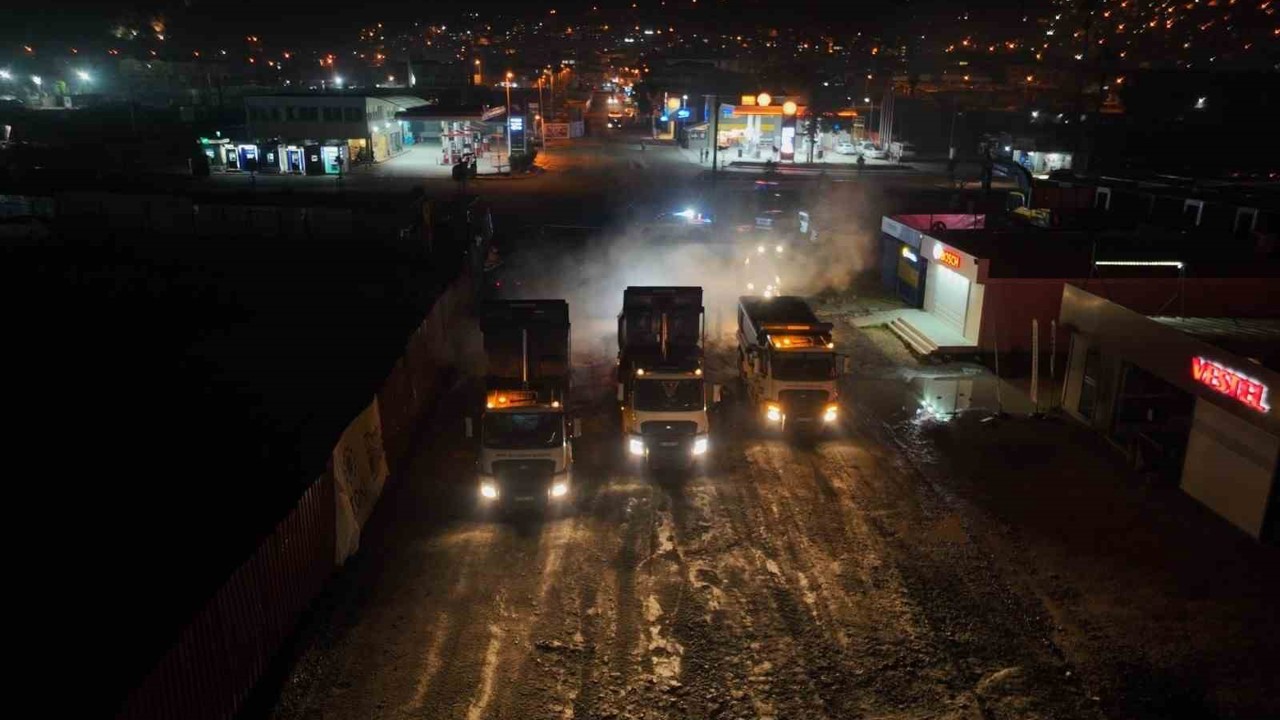 Hatay Büyükşehir Belediyesi ve Antakya Belediyesi’nden asfalt seferberliği
