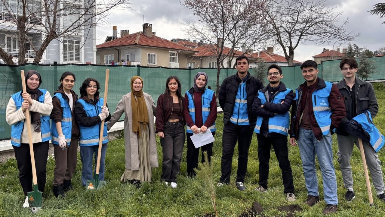 Sivrihisar Yurdu bahçesinde fidanlar toprakla buluştu
