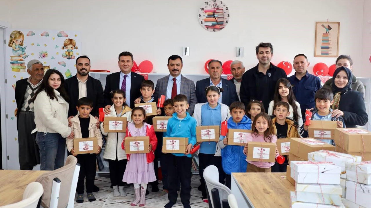 Kahta’daki köy okulunda kütüphane açıldı
