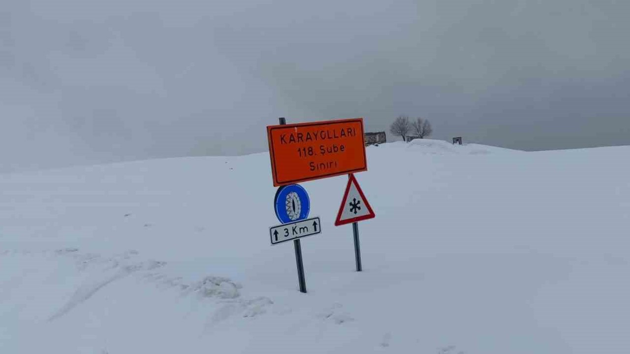 Hasköy-Mutki yolu kar ve tipi nedeniyle ulaşıma kapatıldı
