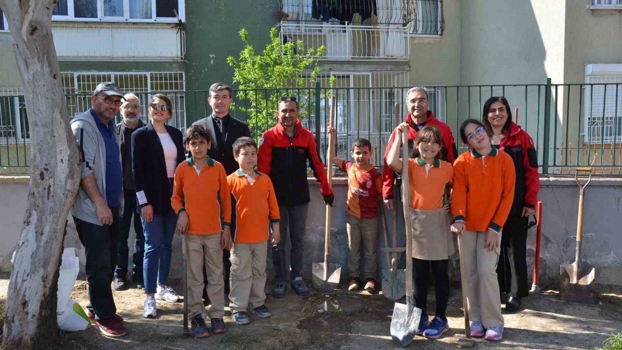 Manisa’da okul bahçeleri bağa dönüşüyor
