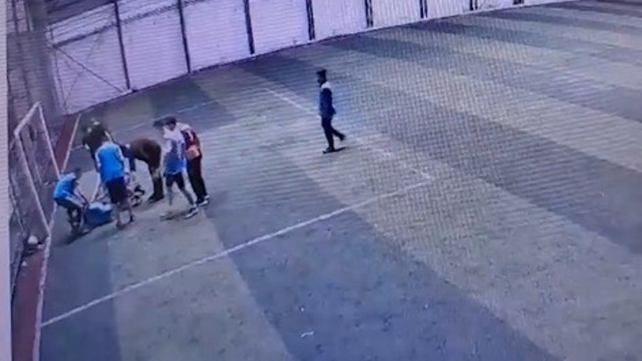 Halı sahada yürek yakan ölüm: Kaleci top darbesi sonrası hayatını kaybetti
