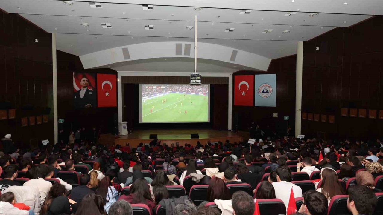 ERÜ’de milli maç heyecanı dev ekrana taşındı
