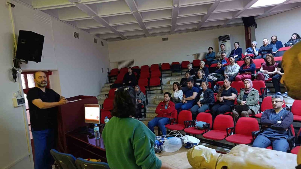 Aydın Devlet Hastanesi’nde personele acil durum ve afet eğitimi verildi
