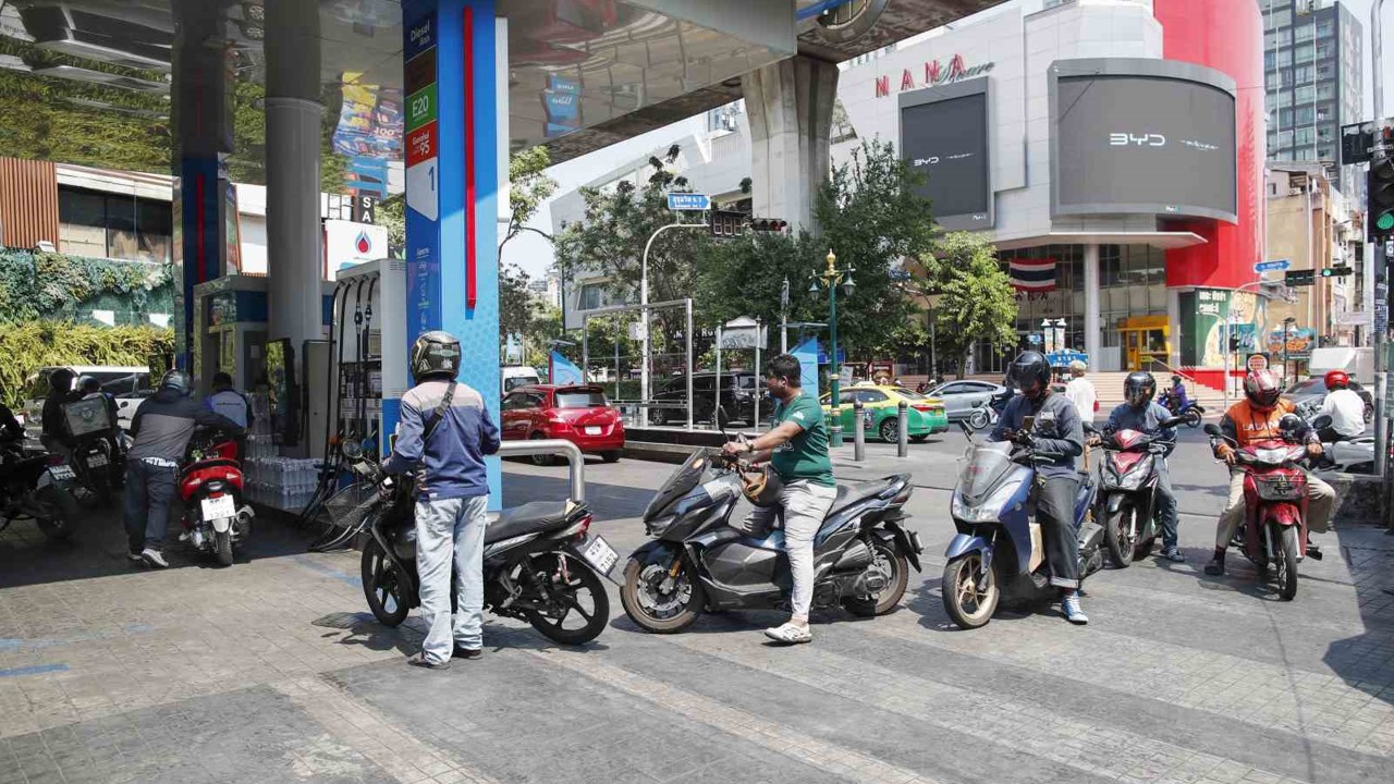 Tayland’da akaryakıt krizi: Sürücüler istasyonlara akın etti
