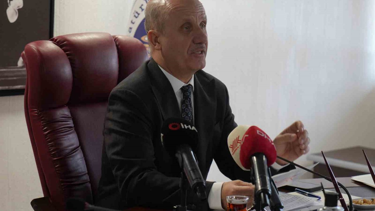 YÖK Başkan Prof. Dr. Erol Özvar, "Lisans eğitiminin üç yıla indirilmesiyle alakalı daha somut adımlar atabileceğimize inanmaktayım"
