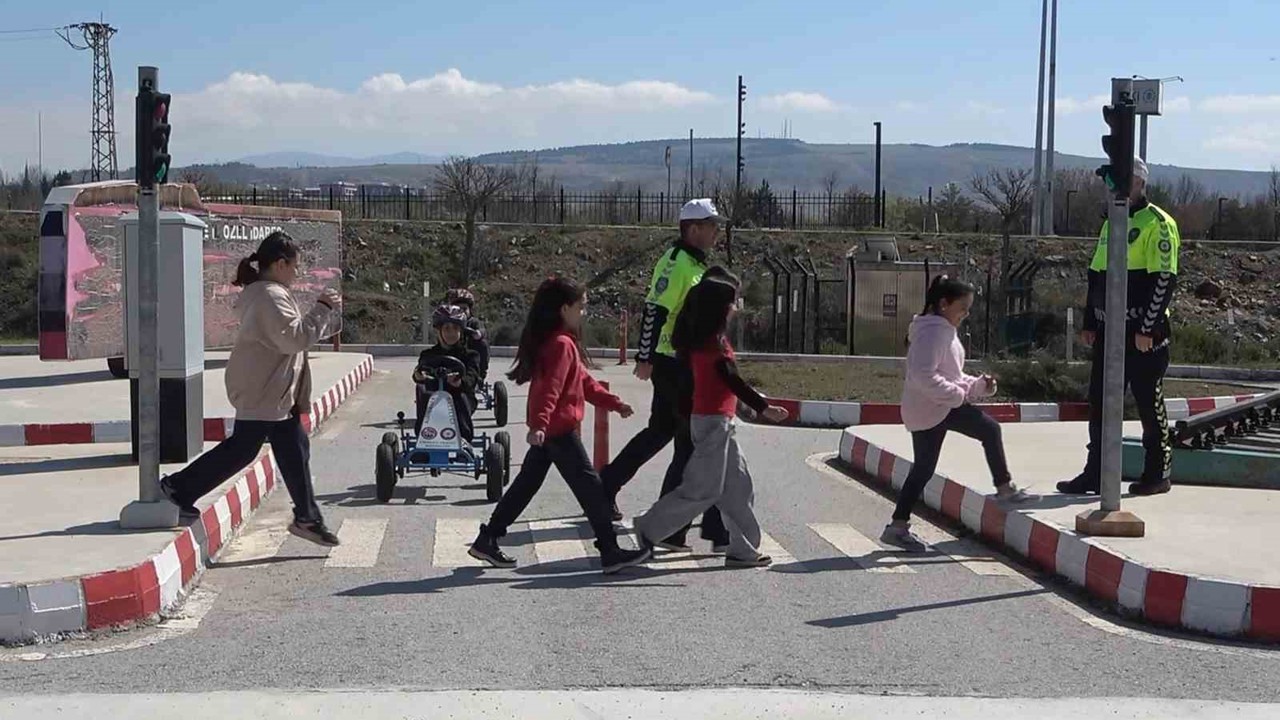 Geleceğin sürücüleri trafik kurallarını bu parkta öğreniyor: Binlerce öğrenci eğitim aldı
