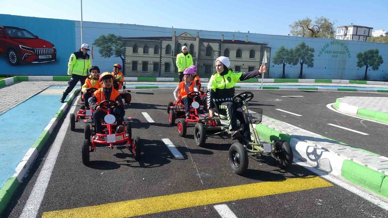 Kilis’te öğrenciler trafik parkında direksiyon başına geçti
