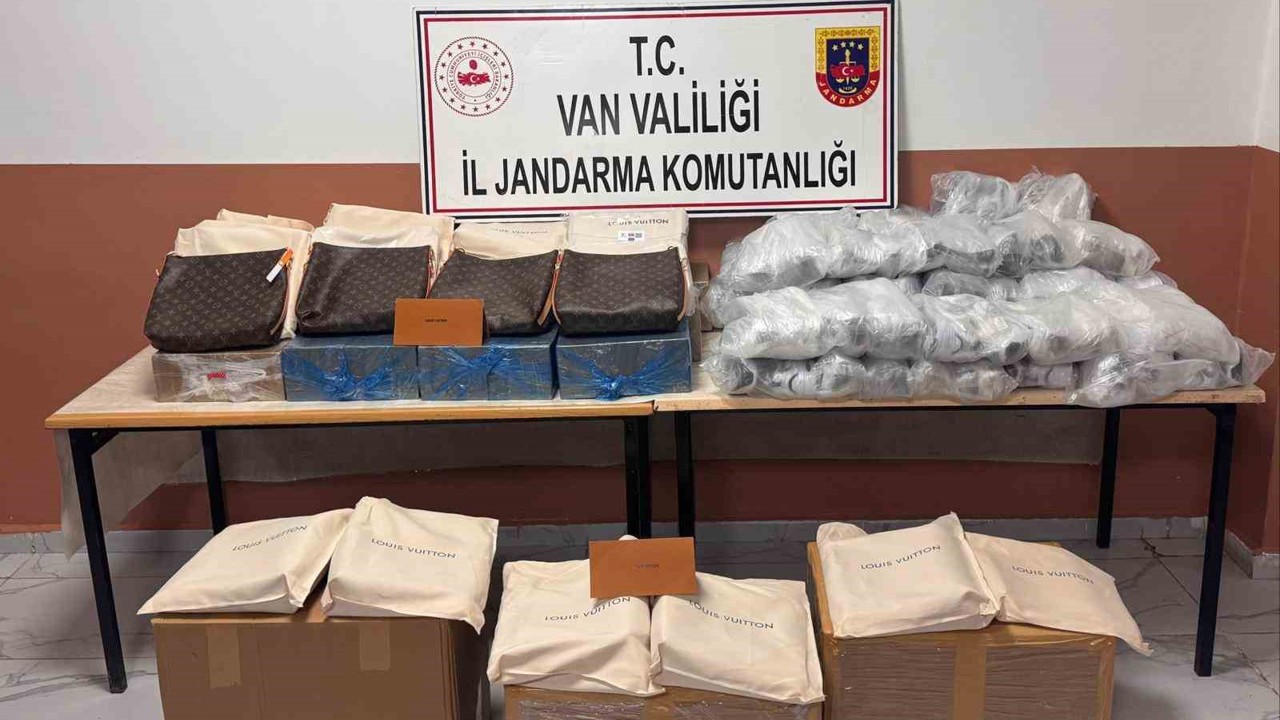 Başkale’de 3 milyon 460 bin TL değerinde kaçak eşya ele geçirildi
