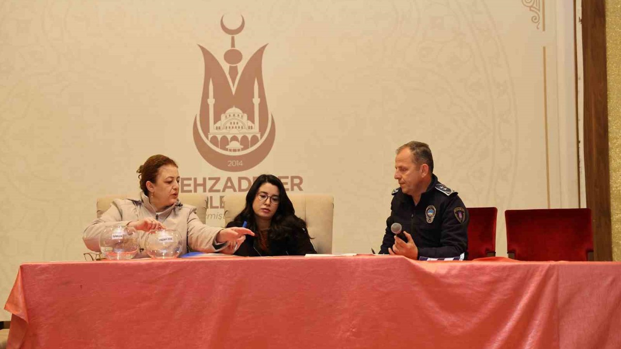 Şehzadeler’de pazarcılar için kura çekimi yapıldı
