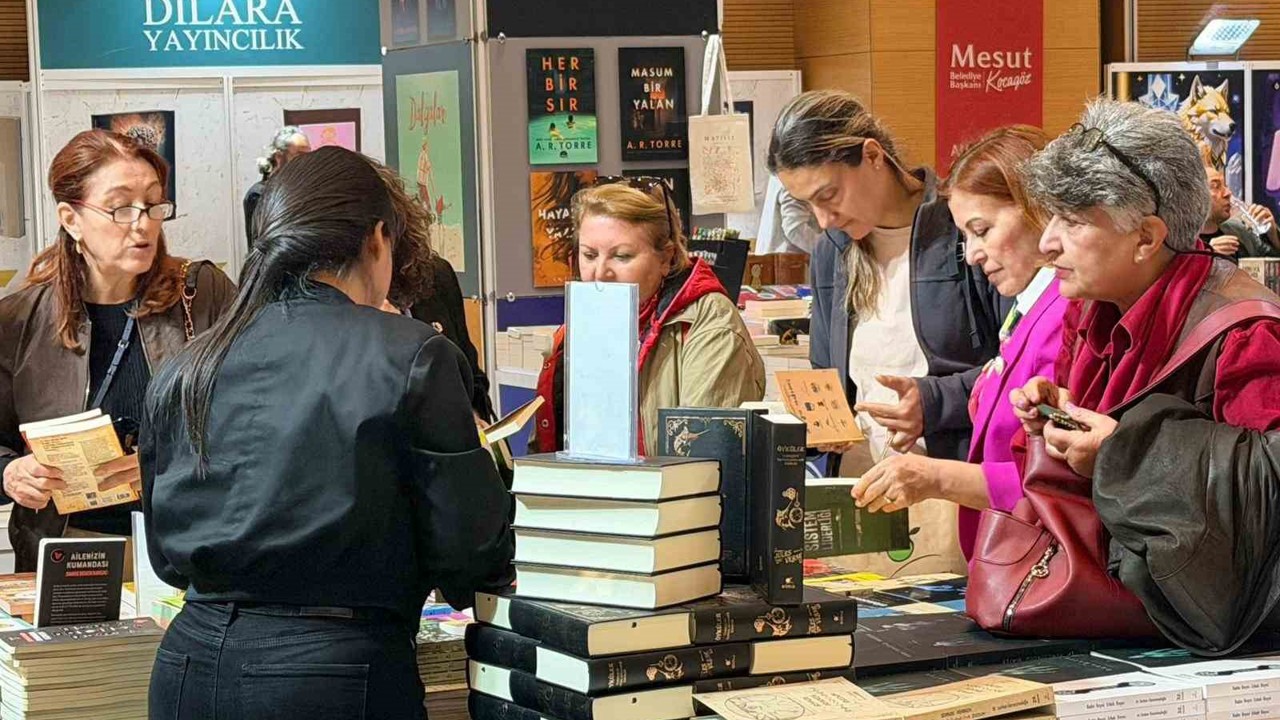Kepez Kitap Fuarı kapılarını açtı: Edebiyat dolu 10 gün başladı
