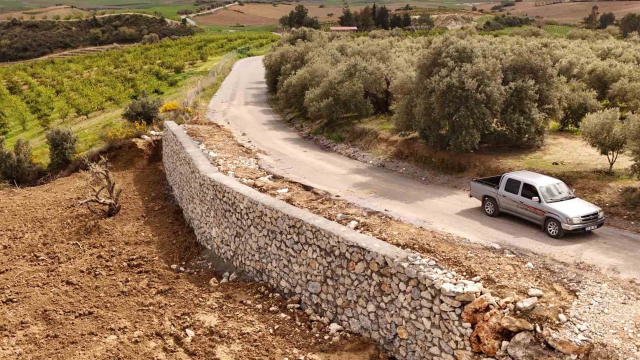 Tarsus’ta yol ve yaya güvenliği artırıldı
