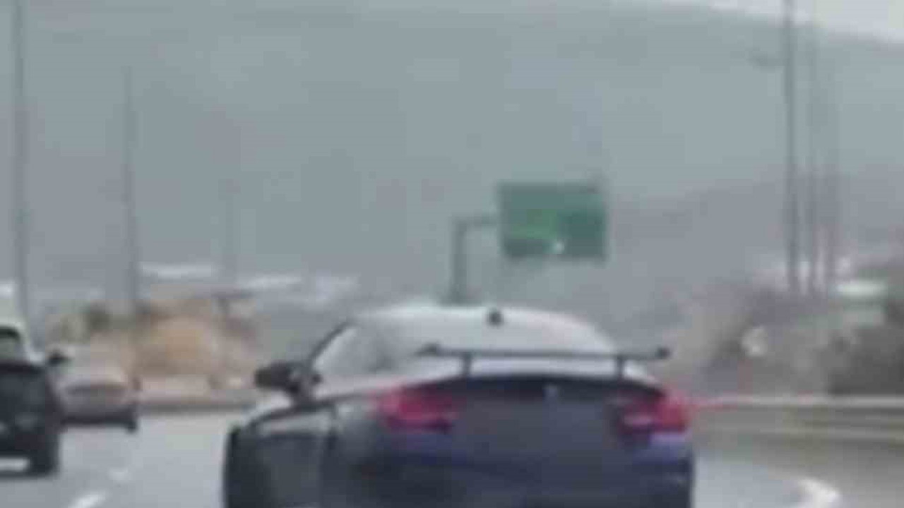 Sancaktepe’de sosyal medyada tehlikeli sürüş anını paylaşan sürücünün ehliyetine el konuldu
