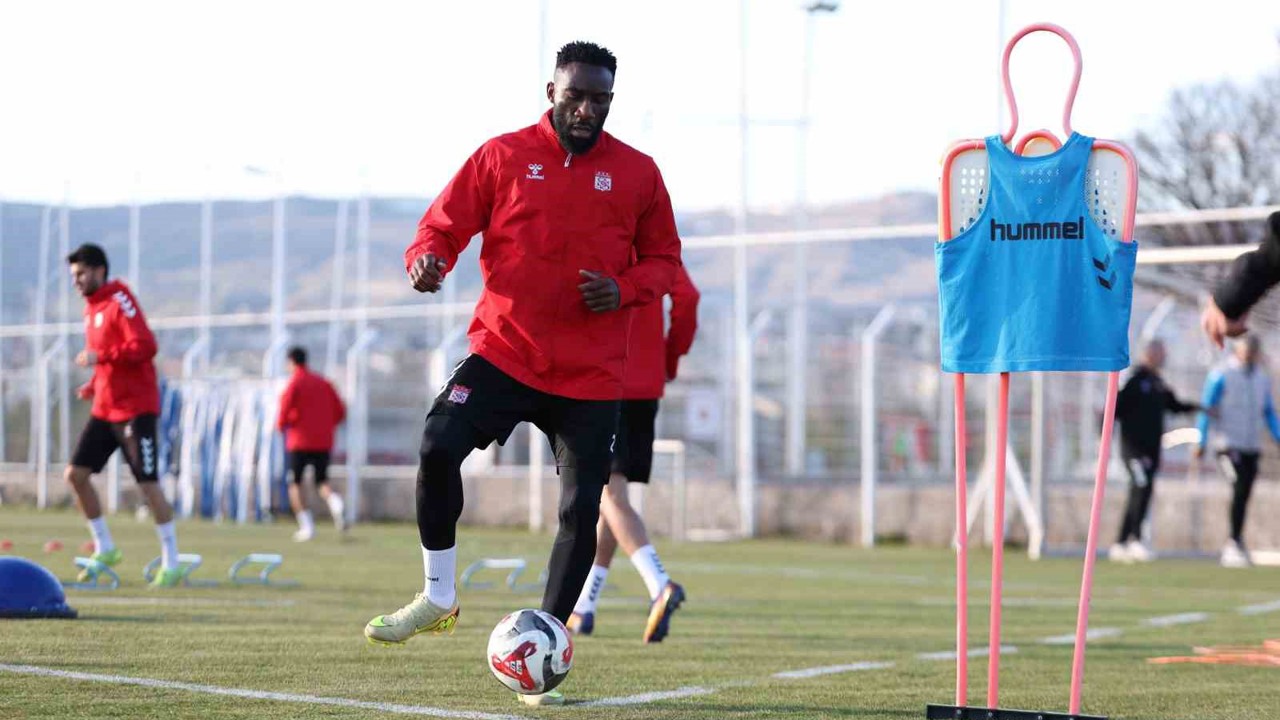 Sivasspor’da Esenler Erokspor hazırlıkları başladı
