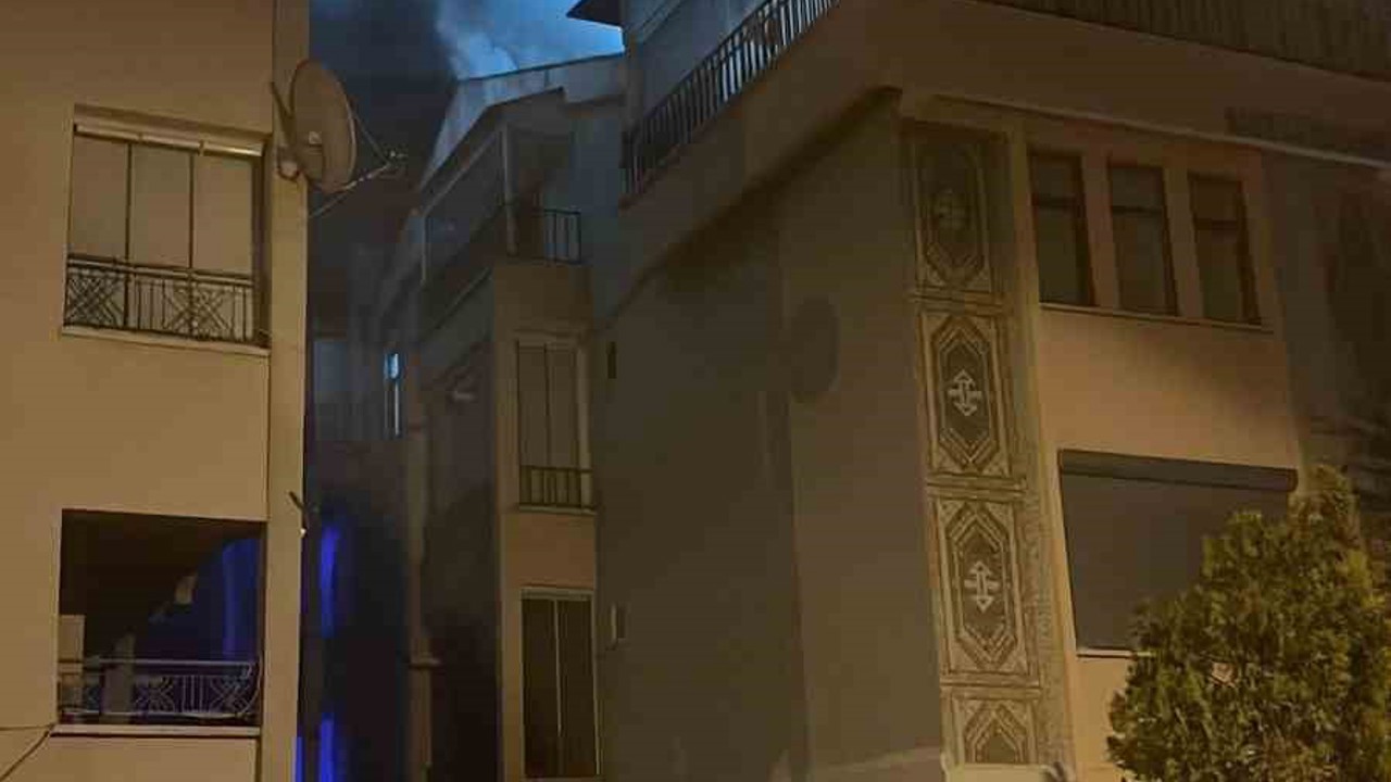 Polatlı’da gece yarısı çatı katı yangını paniğe neden oldu
