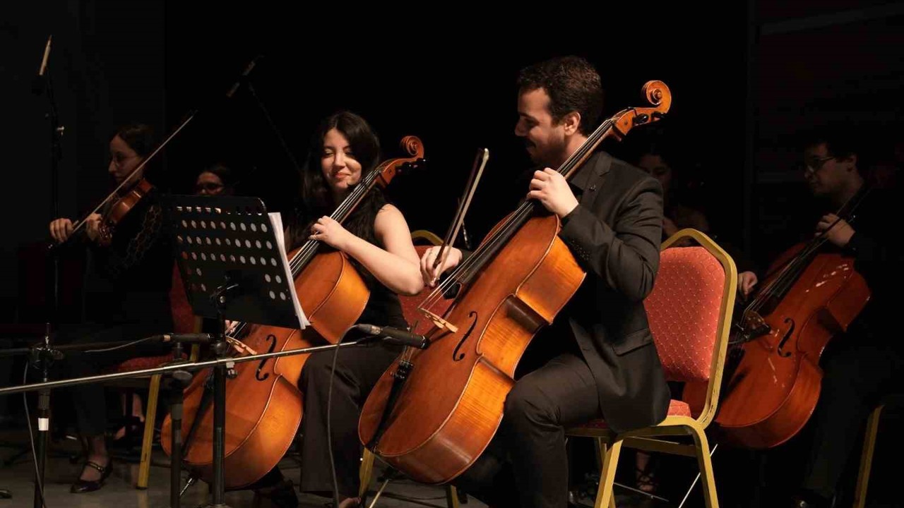 Kocaeli Orkestrası, Toygar Işıklı dizi müziklerini izleyiciyle buluşturdu
