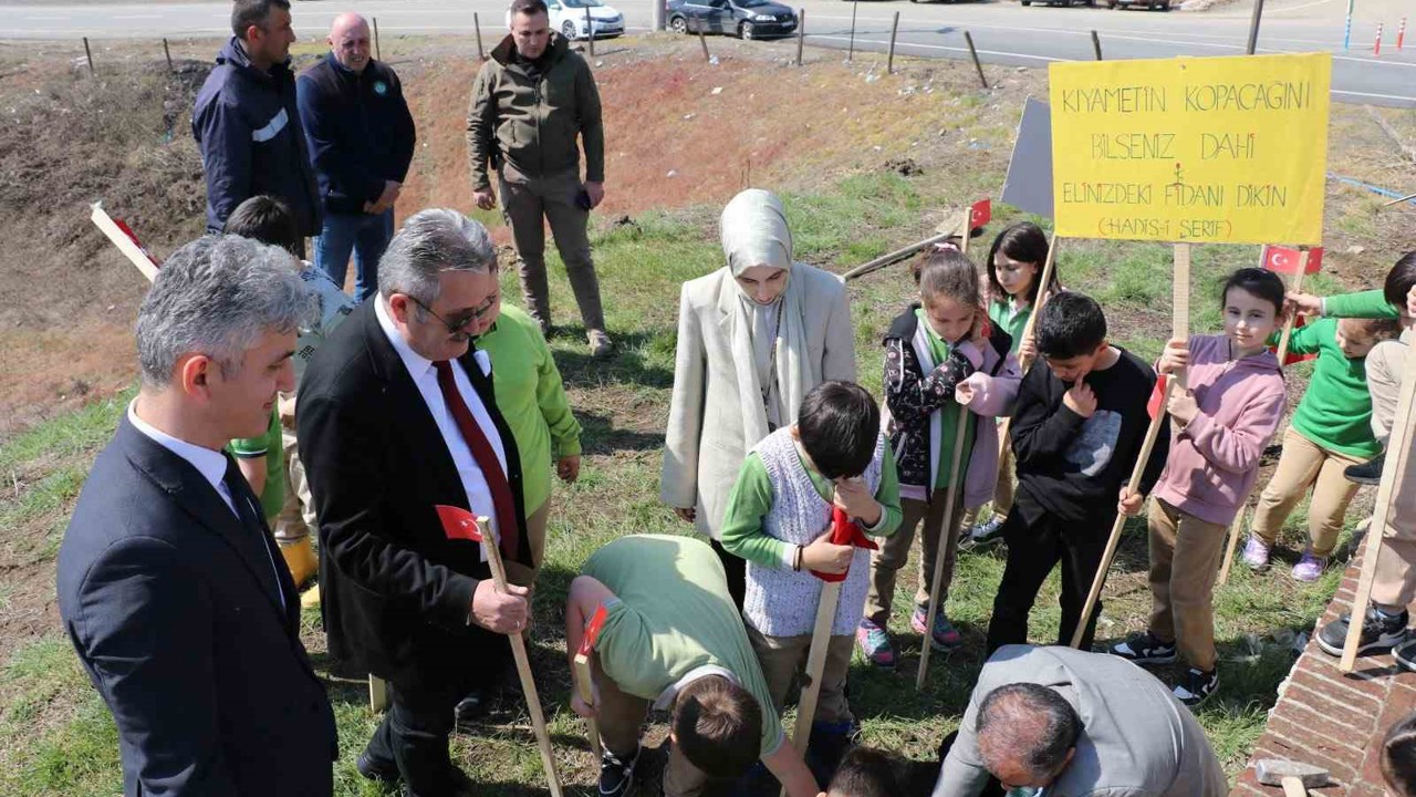 Cumayeri’nde fidanlar toprakla buluştu
