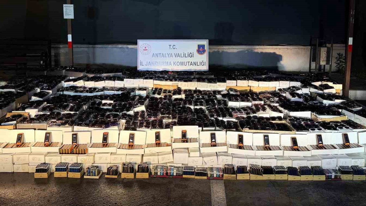 Manavgat’ta 25,5 milyonluk kaçak ürün operasyonu
